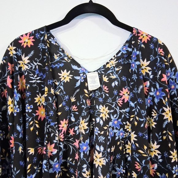 Floral Kimono Robe Duster One Size Flowy And Comfortable With Black Background - Picture 2 of 12